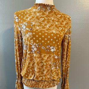 Luna long sleeve blouse size‎ s color gold